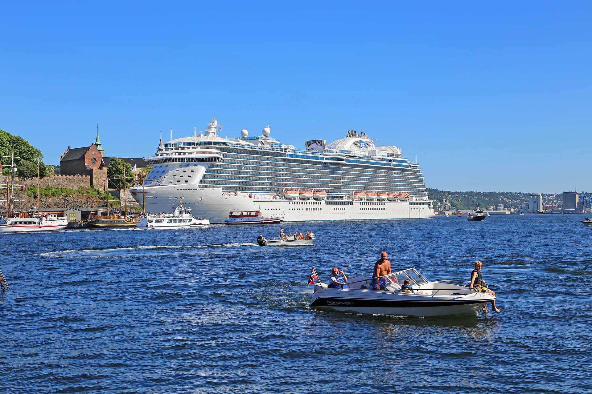 Oslo harbour with Akershus Fortress above the quay.